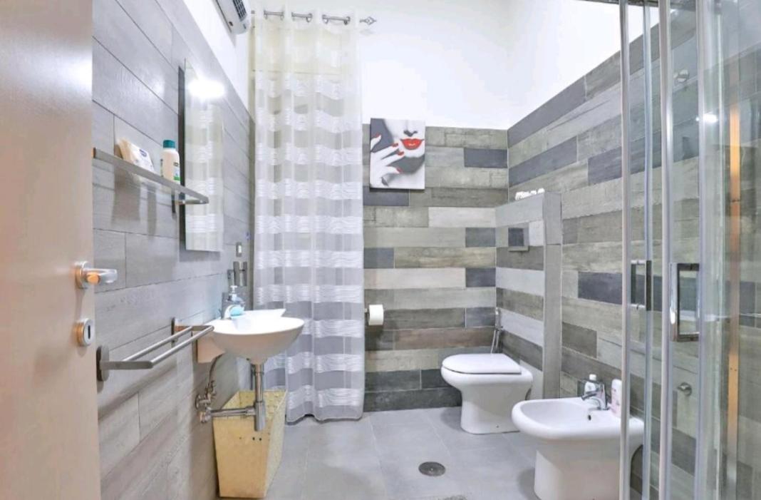 Casa Vacanza Arcangeli ซาแลร์โน ภายนอก รูปภาพ